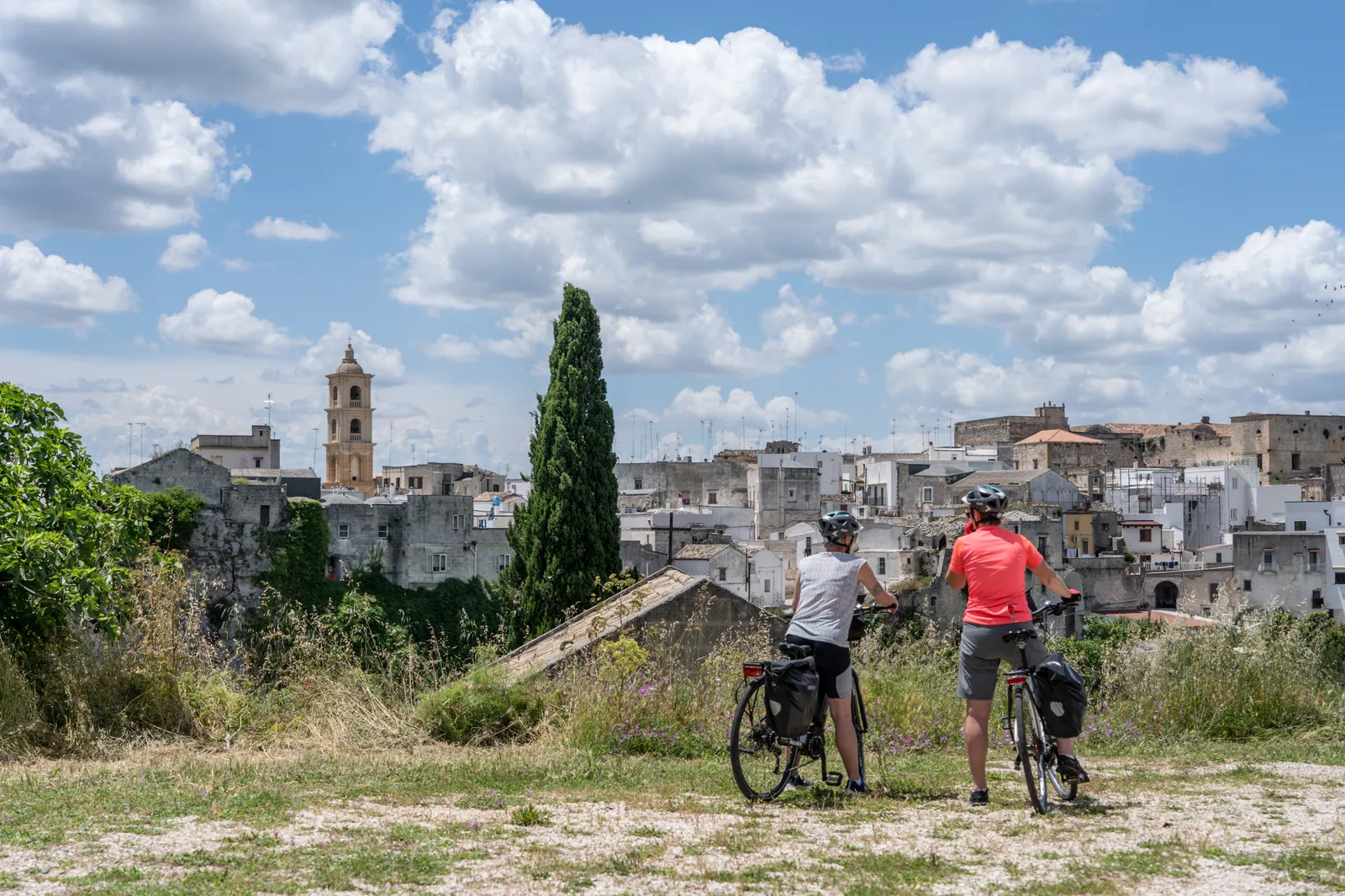 Tra i borghi della Terra delle Gravine