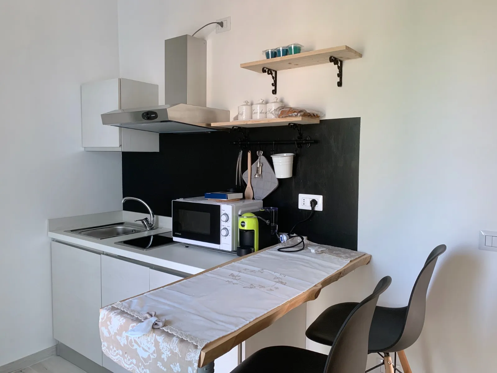 Appartamento Verde — angolo cottura con zona pranzo